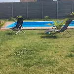 5 Izbovy Samostatny Stojaci Rodinny Dom S Podkrovim A Velkou Zahradou So Sezonnym Bazenom, Celorocnou Saunou A Virivkou, Privatny Wellness *