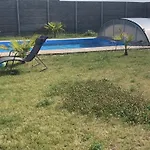 5 Izbovy Samostatny Stojaci Rodinny Dom S Podkrovim A Velkou Zahradou So Sezonnym Bazenom, Celorocnou Saunou A Virivkou, Privatny Wellness *