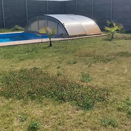 5 Izbovy Samostatny Stojaci Rodinny Dom S Podkrovim A Velkou Zahradou So Sezonnym Bazenom, Celorocnou Saunou A Virivkou-momentalne Pokazena- Od Augusta Bude Nova Na Dovolenku A Oddych 度假居 Topolniky