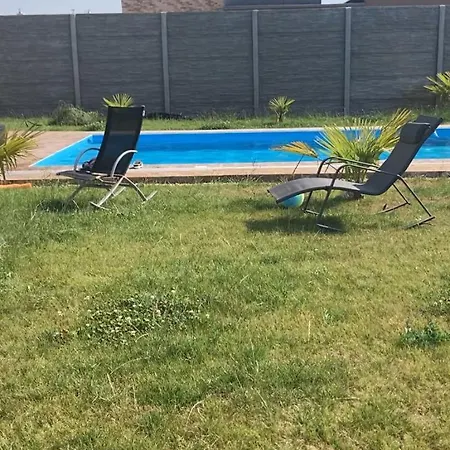 5 Izbovy Samostatny Stojaci Rodinny Dom S Podkrovim A Velkou Zahradou So Sezonnym Bazenom, Celorocnou Saunou A Virivkou, Privatny Wellness *