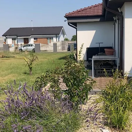 5 Izbovy Samostatny Stojaci Rodinny Dom S Podkrovim A Velkou Zahradou So Sezonnym Bazenom, Celorocnou Saunou A Virivkou, Privatny Wellness