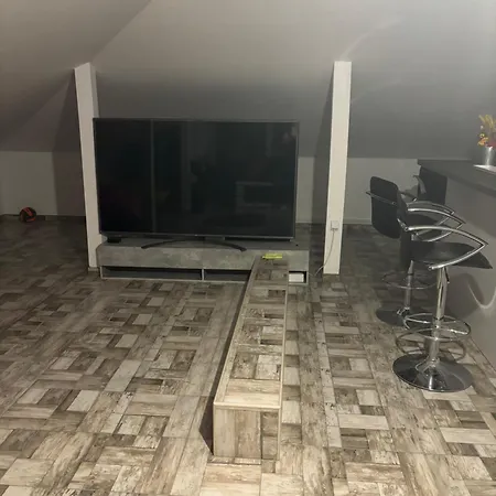 5 Izbovy Samostatny Stojaci Rodinny Dom S Podkrovim A Velkou Zahradou So Sezonnym Bazenom, Celorocnou Saunou A Virivkou, Privatny Wellness