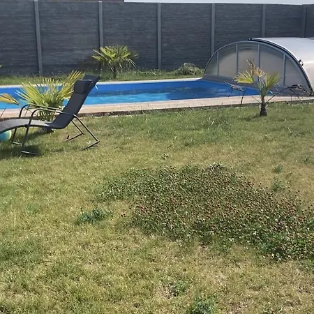 5 Izbovy Samostatny Stojaci Rodinny Dom S Podkrovim A Velkou Zahradou So Sezonnym Bazenom, Celorocnou Saunou A Virivkou, Privatny Wellness *