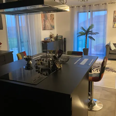 5 Izbovy Samostatny Stojaci Rodinny Dom S Podkrovim A Velkou Zahradou So Sezonnym Bazenom, Celorocnou Saunou A Virivkou, Privatny Wellness Feriehus Topolniky