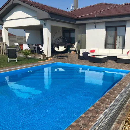 5 Izbovy Samostatny Stojaci Rodinny Dom S Podkrovim A Velkou Zahradou So Sezonnym Bazenom, Celorocnou Saunou A Virivkou, Privatny Wellness *