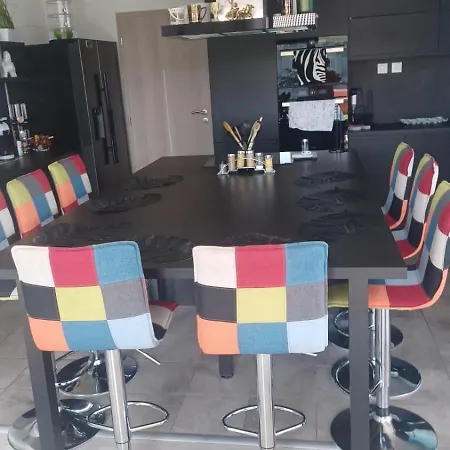 Hébergement de vacances 5 Izbový Samostatný Stojaci Rodinný Dom S Podkrovím A Veľkou Záhradou So Sezónnym Bazénom, Celoročnou Saunou A Vírivkou, Privátny Wellness *