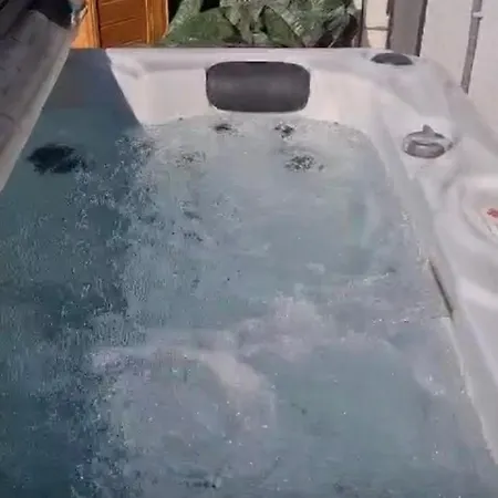 5 Izbovy Samostatny Stojaci Rodinny Dom S Podkrovim A Velkou Zahradou So Sezonnym Bazenom, Celorocnou Saunou A Virivkou, Privatny Wellness * Topolniky