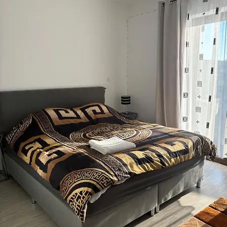5 Izbovy Samostatny Stojaci Rodinny Dom S Podkrovim A Velkou Zahradou So Sezonnym Bazenom, Celorocnou Saunou A Virivkou, Privatny Wellness Prázdninový dům