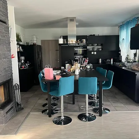 Hébergement de vacances 5 Izbový Samostatný Stojaci Rodinný Dom S Podkrovím A Veľkou Záhradou So Sezónnym Bazénom, Celoročnou Saunou A Vírivkou, Privátny Wellness *