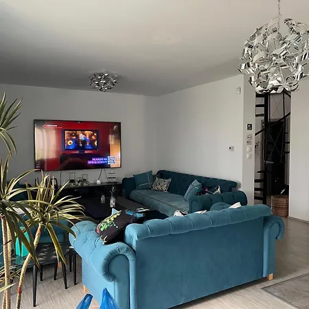 5 Izbovy Samostatny Stojaci Rodinny Dom S Podkrovim A Velkou Zahradou So Sezonnym Bazenom, Celorocnou Saunou A Virivkou, Privatny Wellness