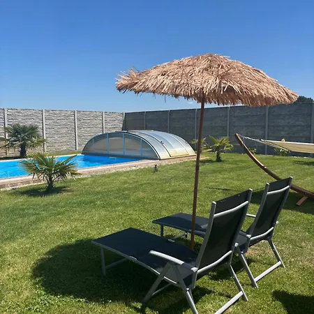5 Izbovy Samostatny Stojaci Rodinny Dom S Podkrovim A Velkou Zahradou So Sezonnym Bazenom, Celorocnou Saunou A Virivkou, Privatny Wellness * Topolniky