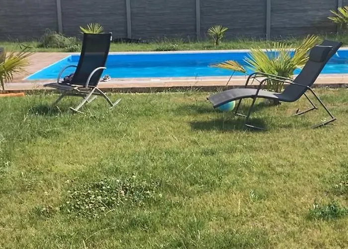 5 Izbovy Samostatny Stojaci Rodinny Dom S Podkrovim A Velkou Zahradou So Sezonnym Bazenom, Celorocnou Saunou A Virivkou, Privatny Wellness *