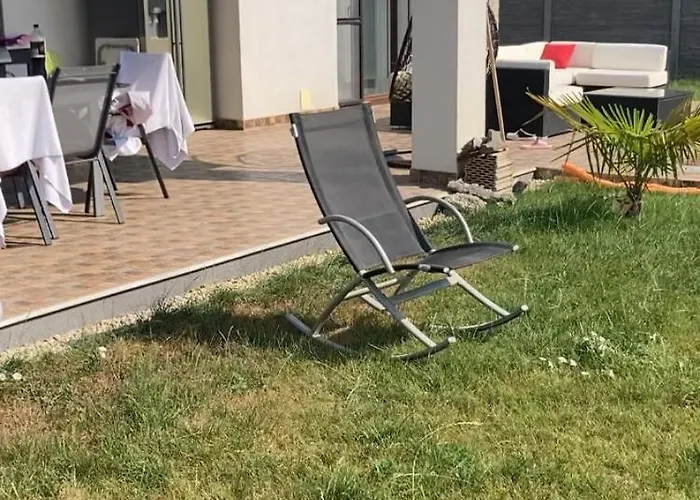 5 Izbovy Samostatny Stojaci Rodinny Dom S Podkrovim A Velkou Zahradou So Sezonnym Bazenom, Celorocnou Saunou A Virivkou, Privatny Wellness Holiday home *