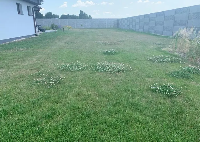 Holiday home 5 Izbovy Samostatny Stojaci Rodinny Dom S Podkrovim A Velkou Zahradou So Sezonnym Bazenom, Celorocnou Saunou A Virivkou, Privatny Wellness Topolniky