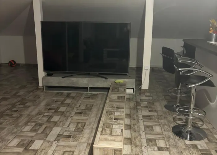 5 Izbovy Samostatny Stojaci Rodinny Dom S Podkrovim A Velkou Zahradou So Sezonnym Bazenom, Celorocnou Saunou A Virivkou, Privatny Wellness