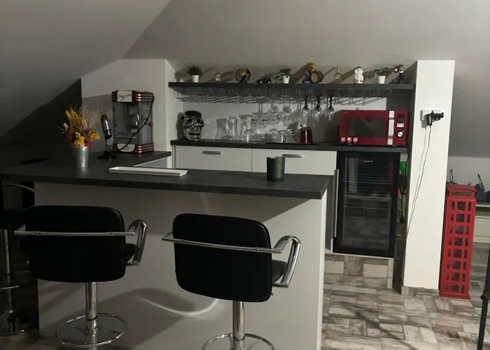 5 Izbovy Samostatny Stojaci Rodinny Dom S Podkrovim A Velkou Zahradou So Sezonnym Bazenom, Celorocnou Saunou A Virivkou, Privatny Wellness *