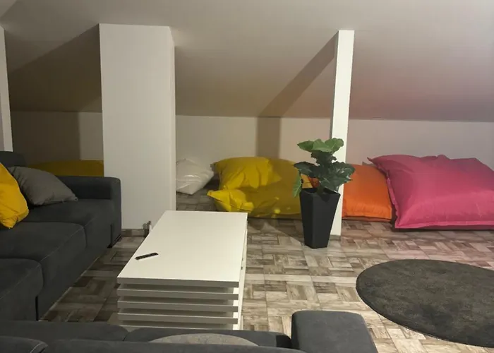 5 Izbovy Samostatny Stojaci Rodinny Dom S Podkrovim A Velkou Zahradou So Sezonnym Bazenom, Celorocnou Saunou A Virivkou, Privatny Wellness Holiday home *