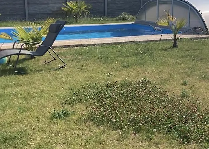 5 Izbovy Samostatny Stojaci Rodinny Dom S Podkrovim A Velkou Zahradou So Sezonnym Bazenom, Celorocnou Saunou A Virivkou, Privatny Wellness *