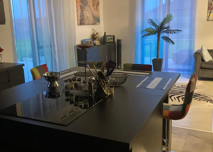 5 Izbovy Samostatny Stojaci Rodinny Dom S Podkrovim A Velkou Zahradou So Sezonnym Bazenom, Celorocnou Saunou A Virivkou, Privatny Wellness Holiday home Topolniky