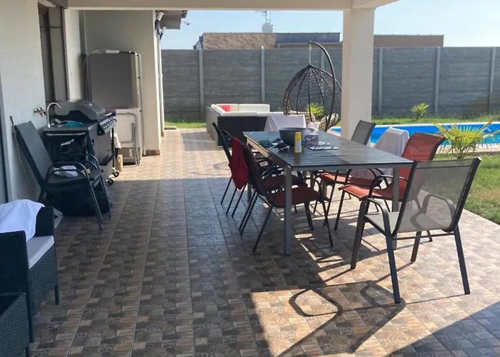 5 Izbovy Samostatny Stojaci Rodinny Dom S Podkrovim A Velkou Zahradou So Sezonnym Bazenom, Celorocnou Saunou A Virivkou, Privatny Wellness Holiday home