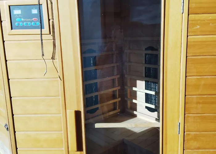 Holiday home 5 Izbovy Samostatny Stojaci Rodinny Dom S Podkrovim A Velkou Zahradou So Sezonnym Bazenom, Celorocnou Saunou A Virivkou, Privatny Wellness