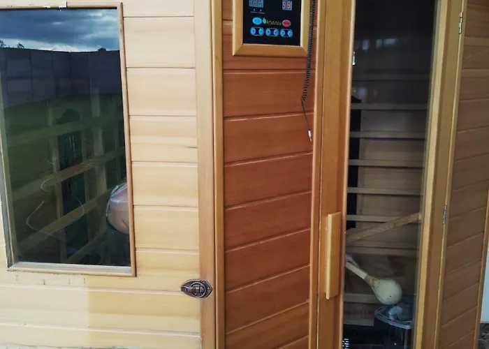 5 Izbovy Samostatny Stojaci Rodinny Dom S Podkrovim A Velkou Zahradou So Sezonnym Bazenom, Celorocnou Saunou A Virivkou, Privatny Wellness *