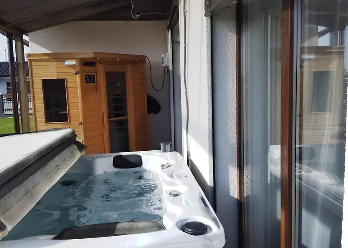 5 Izbovy Samostatny Stojaci Rodinny Dom S Podkrovim A Velkou Zahradou So Sezonnym Bazenom, Celorocnou Saunou A Virivkou, Privatny Wellness Holiday home Topolniky