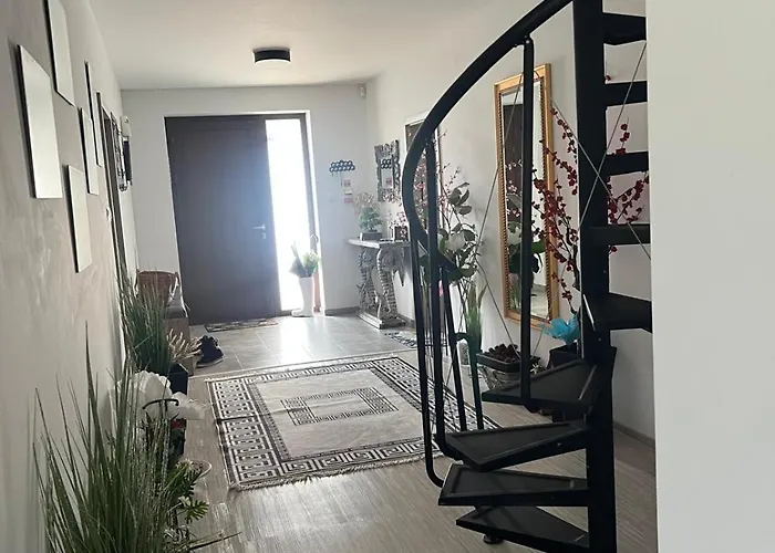 5 Izbovy Samostatny Stojaci Rodinny Dom S Podkrovim A Velkou Zahradou So Sezonnym Bazenom, Celorocnou Saunou A Virivkou, Privatny Wellness Holiday home