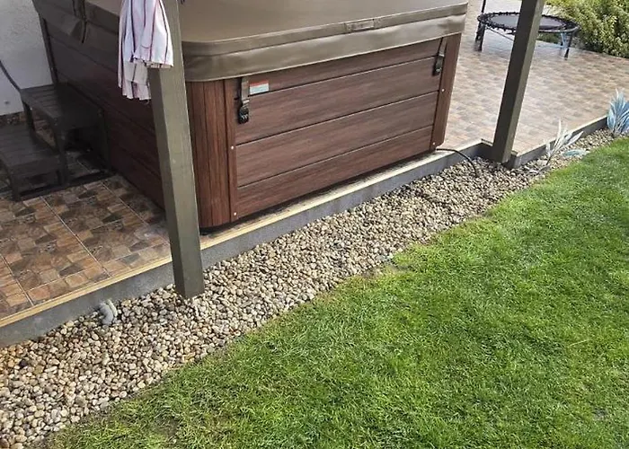 5 Izbovy Samostatny Stojaci Rodinny Dom S Podkrovim A Velkou Zahradou So Sezonnym Bazenom, Celorocnou Saunou A Virivkou, Privatny Wellness